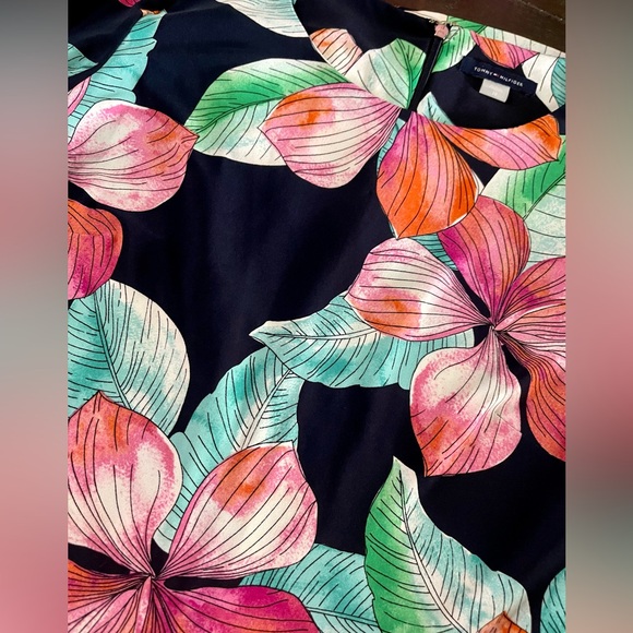 Tommy Hilfiger Navy with Vibrant Tropical Floral Pattern Dress Sz 10 Vacation - Picture 9 of 10